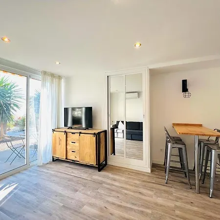 Garden - Sea Views Apartman *